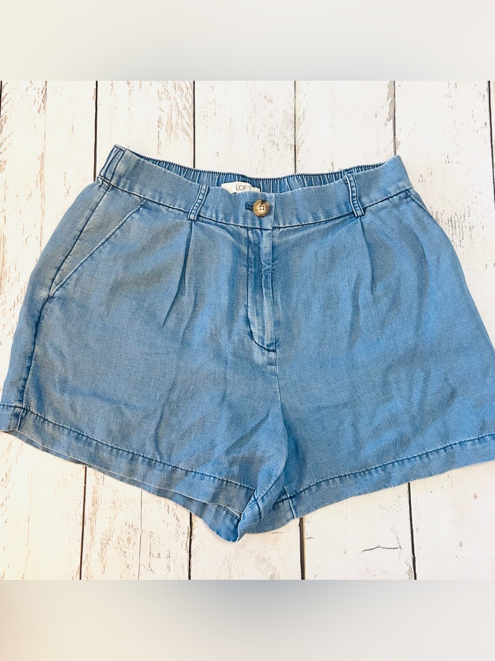 Sz 6 LOFT Women’s Shorts Light Blue Chambray High Rise